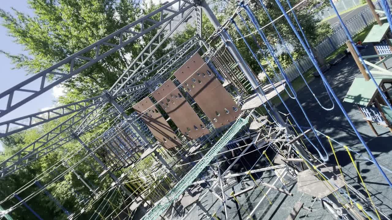 Высотная трасса верёвочного парка на Таганке