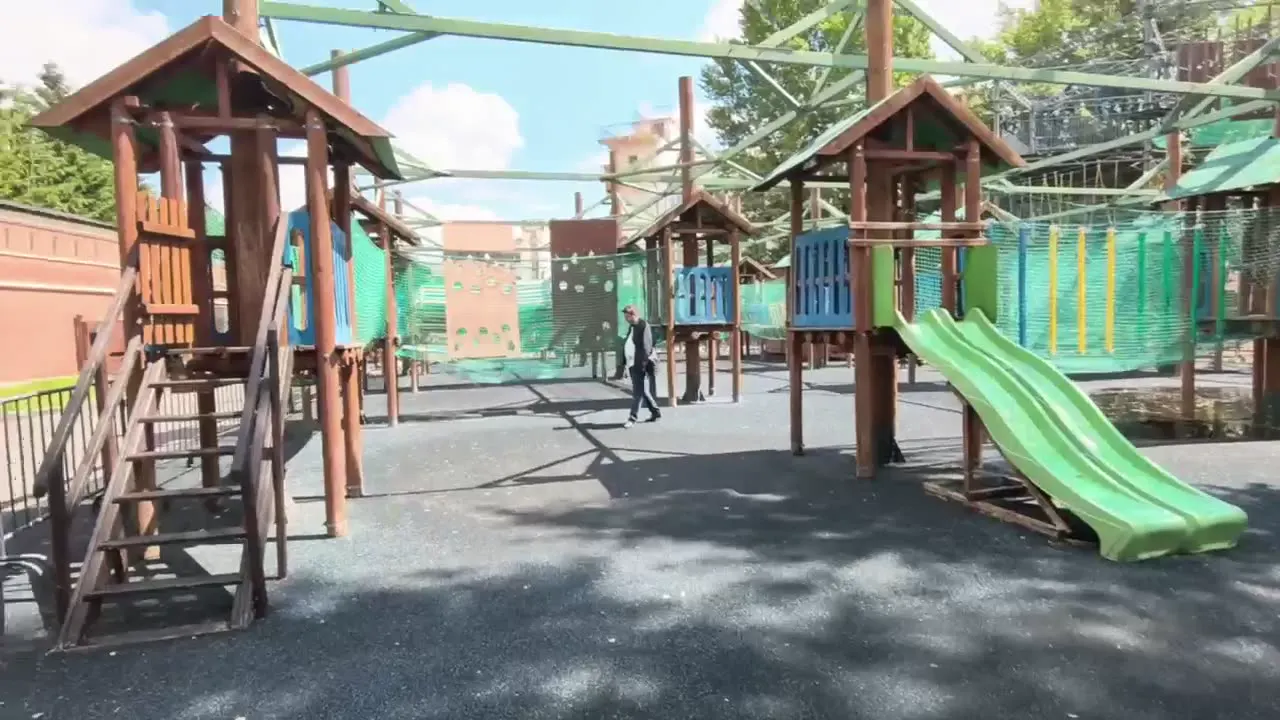 Детский городок верёвочного парка на Таганке — видео